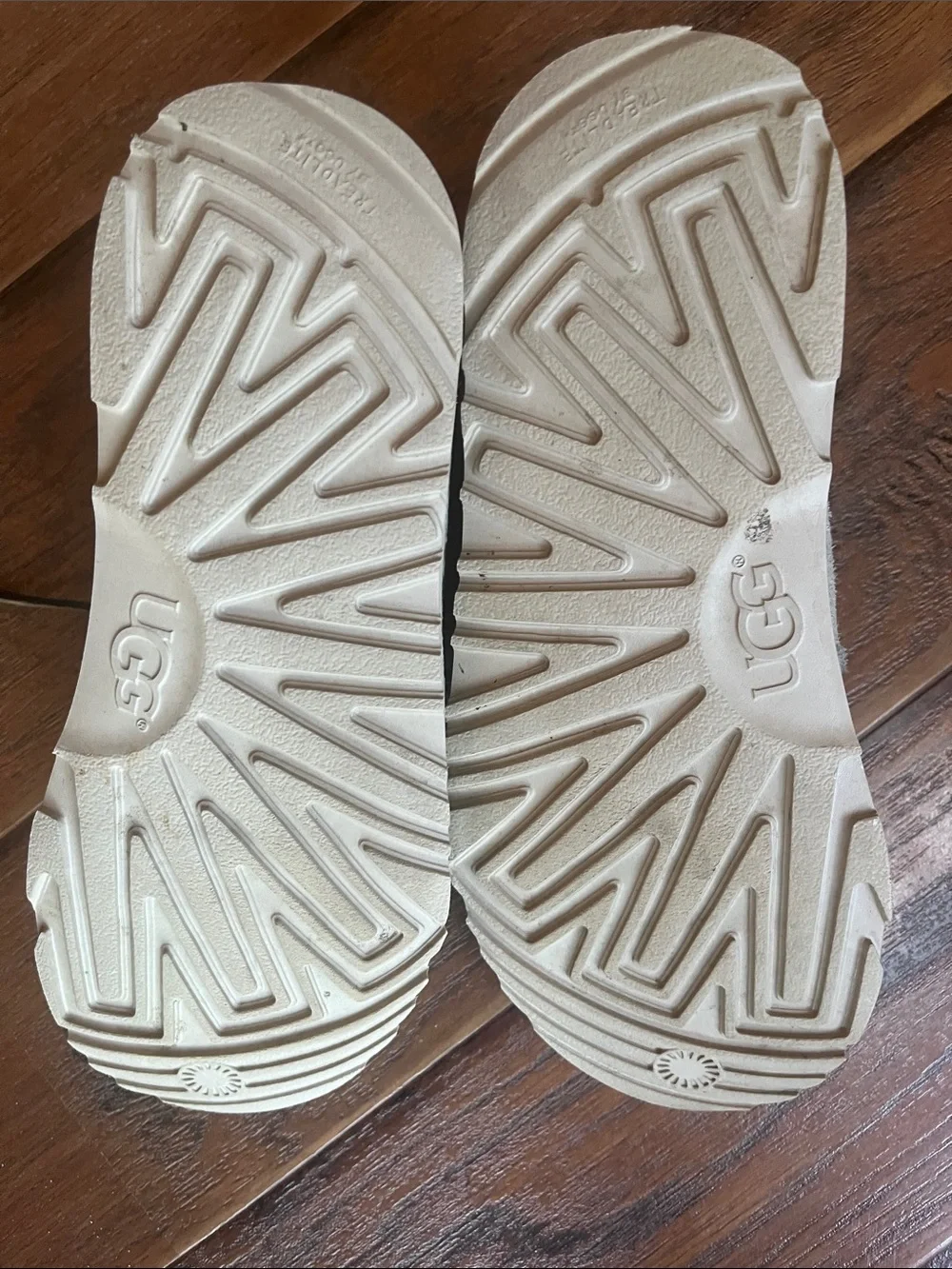 UGG Men's Suede Chukka Boots in Light Beige - Size 9